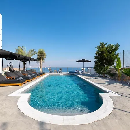 Vitzi Vista Villa *